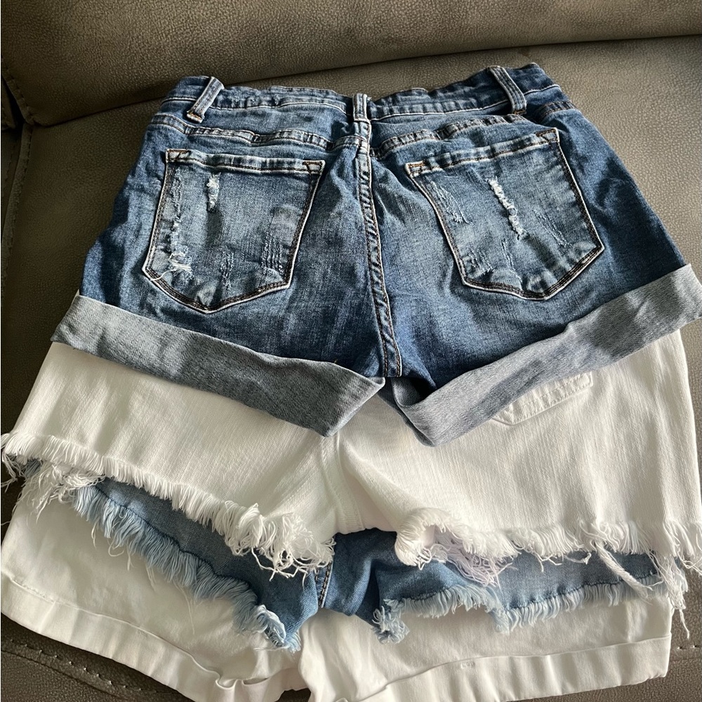 Diferentes shorts for size 27 or 29 has stretch can be tight or expand